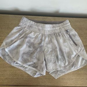 Lululemon 4” Tracker Short, TyeDye - Sz 8